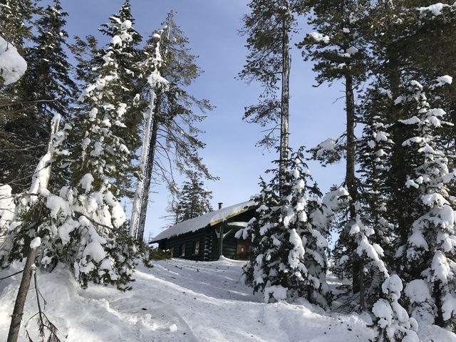 Nova hut