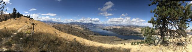 Panorama picture of Lake Chelan from the ridge below Chelan Butte