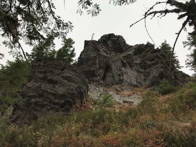 Rock outcropping near Bennett Peak