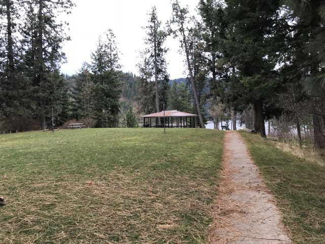 Group shelter atop Higgens Point