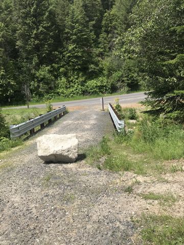 Footbridge across Deadman Creek