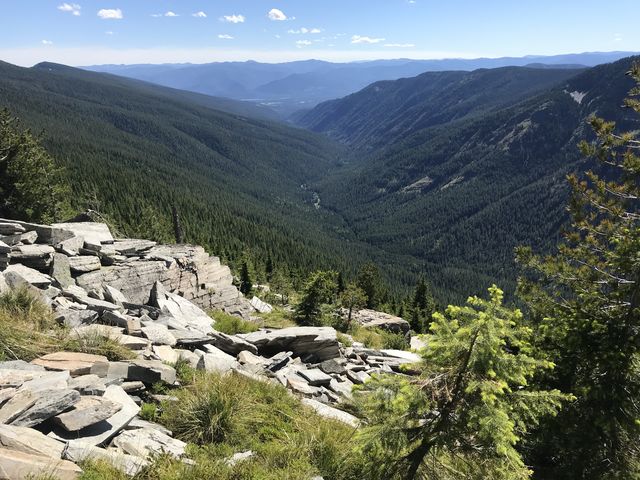 U-shaped, glacier-carved Swamp Creek valley