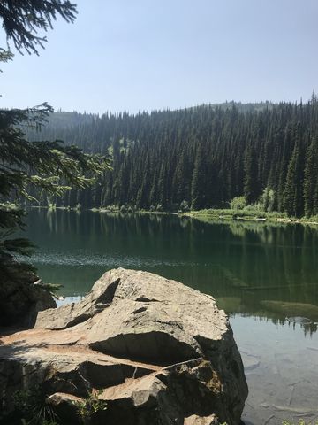 A handy rock and campsite near the north end of the lake