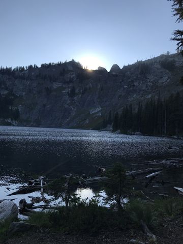 The sun slipping behind the headwall of Heart Lake